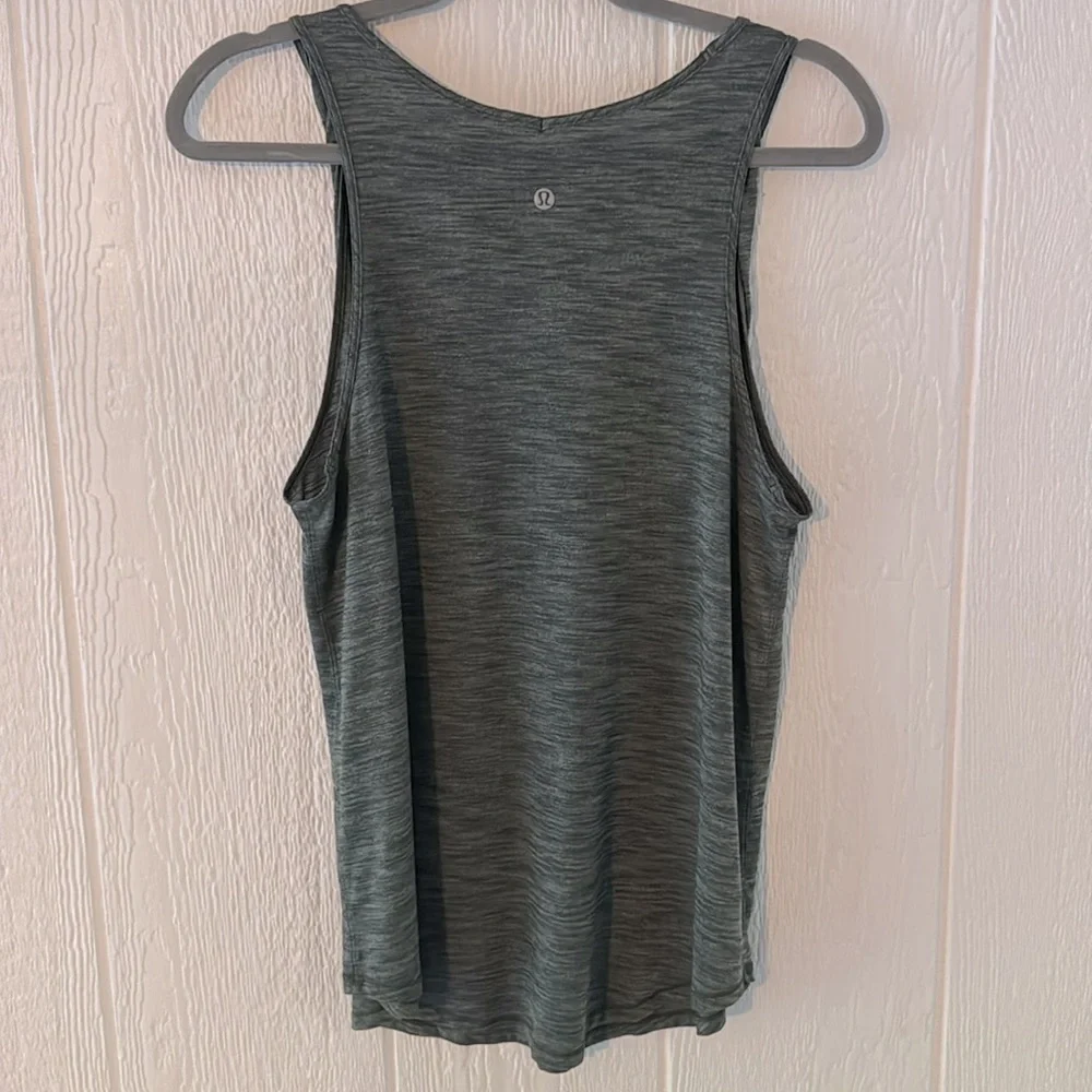 Lululemon Athletica Tank Top do the twist medium